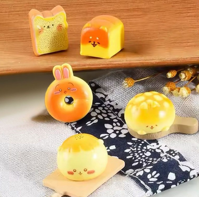 Mini Bakery Keyring – Fresh Out the Oven!